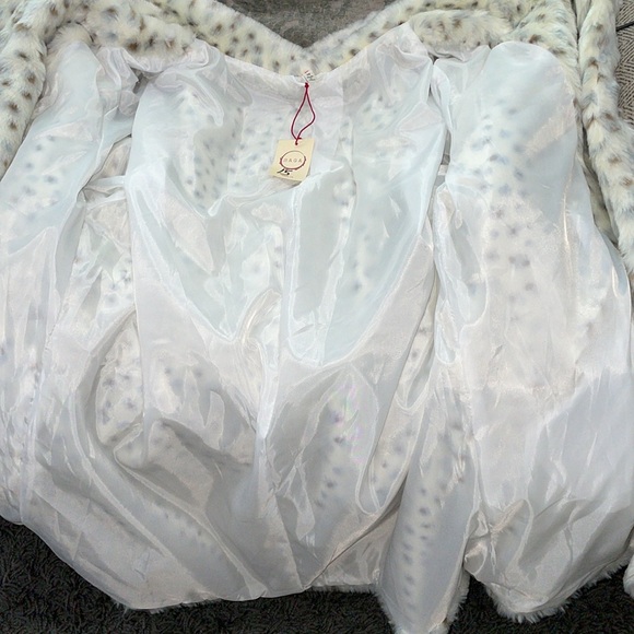 BNWT RAGA FAUX FUR COAT SIZE 1x - Picture 6 of 9